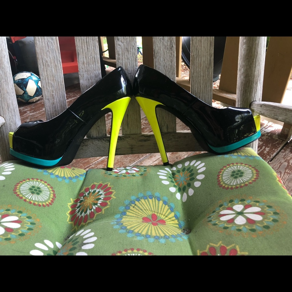 Heels - Picture 2 of 2